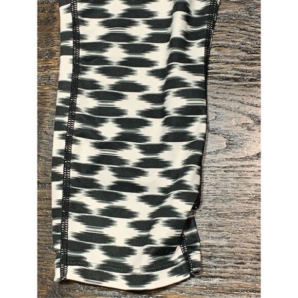 Nike dri fit running Capri athletic legging size medium ￼ - Picture 5 of 7